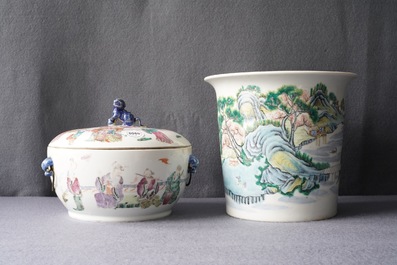 Vier stukken Chinees famille rose en grisaille porselein, 19/20e eeuw