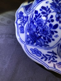 Een Chinese blauw-witte dekselvaas, Kangxi