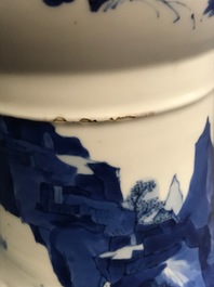 Een Chinese blauw-witte gu vaas met landschapsdecor, Kangxi merk en periode