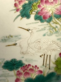 Une paire de coupes en porcelaine de Chine famille rose &agrave; d&eacute;cor de grues, marque et &eacute;poque de Daoguang