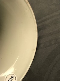Een Chinese blauw-witte gu vaas met landschapsdecor, Kangxi merk en periode