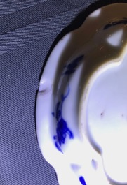 Drie Chinese blauw-witte koppen en schotels, Chenghua en hall merken, Kangxi