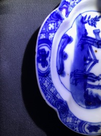 Drie Chinese blauw-witte koppen en schotels, Chenghua en hall merken, Kangxi