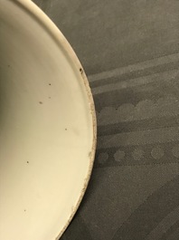 Een Chinese blauw-witte gu vaas met landschapsdecor, Kangxi merk en periode