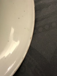 Een Chinese blauw-witte gu vaas met landschapsdecor, Kangxi merk en periode