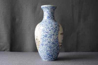 Een Chinese famille rose vaas, Qianlong merk, Republiek, 20e eeuw