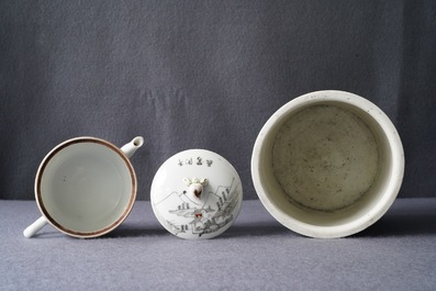 Vier stukken Chinees famille rose en grisaille porselein, 19/20e eeuw