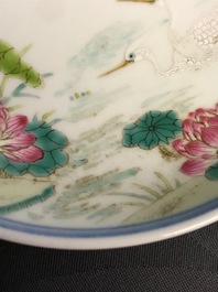 Une paire de coupes en porcelaine de Chine famille rose &agrave; d&eacute;cor de grues, marque et &eacute;poque de Daoguang