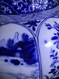 Een Chinese blauw-witte dekselvaas, Kangxi