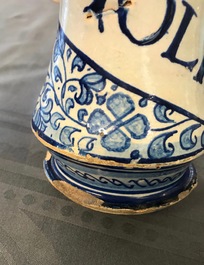 Een blauw-witte Antwerpse majolica albarello, 2e helft 16e eeuw