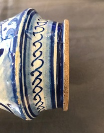 Een blauw-witte Antwerpse majolica albarello, 2e helft 16e eeuw