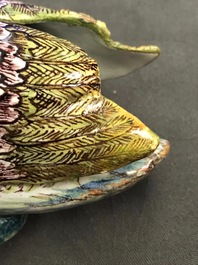 Een polychrome Delftse botervloot in de vorm van een kievit, 18e eeuw