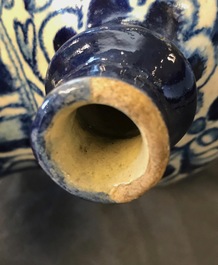 Een blauw-witte Antwerpse majolica siroopkan, 2e helft 16e eeuw