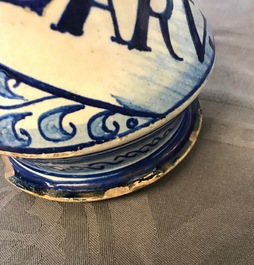 Een blauw-witte Antwerpse majolica albarello, 2e helft 16e eeuw