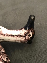 Een polychrome Delftse botervloot in de vorm van een kievit, 18e eeuw