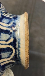 Een blauw-witte Antwerpse majolica siroopkan, 2e helft 16e eeuw