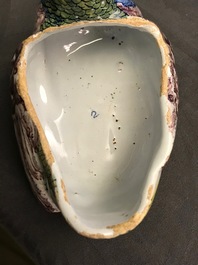 Une paire de terrines en forme de canards en fa&iuml;ence de Delft polychrome, 18&egrave;me