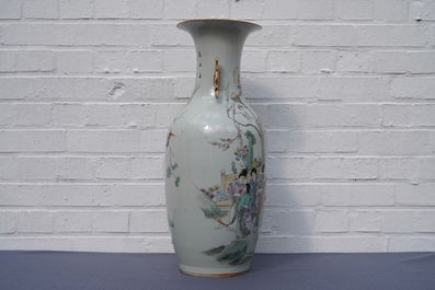 A Chinese famille rose two-sided design vase, 19/20th C.
