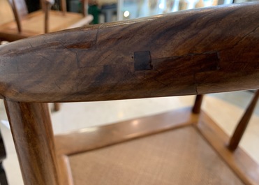 Une paire de chaises chinoises en bois huanghuali, R&eacute;publique, 20&egrave;me