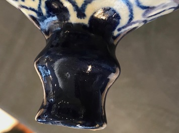 Een blauw-witte Antwerpse majolica siroopkan, 2e helft 16e eeuw