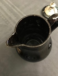 Een vierdelig koffieservies in zwart aardewerk met zilveren montuur, Namen, 18e eeuw