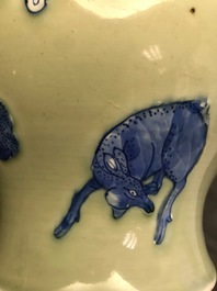Een Chinese celadon vaas met blauw-wit en onderglazuur rood decor, Kangxi