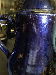 Een vierdelig koffieservies in zwart aardewerk met zilveren montuur, Namen, 18e eeuw