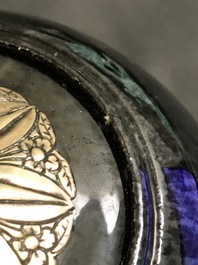 Een vierdelig koffieservies in zwart aardewerk met zilveren montuur, Namen, 18e eeuw