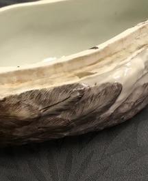 Een Meissen porseleinen dekselterrine in de vorm van een eend, Duitsland, 18e eeuw