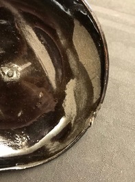 Een vierdelig koffieservies in zwart aardewerk met zilveren montuur, Namen, 18e eeuw