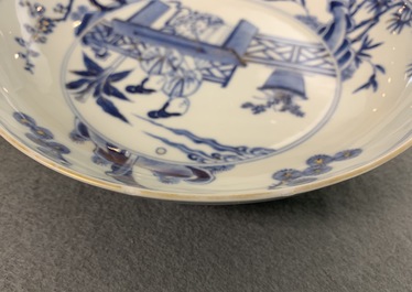 Een paar Chinese blauw-witte borden met de Cao zussen, Chenghua merk, Yongzheng