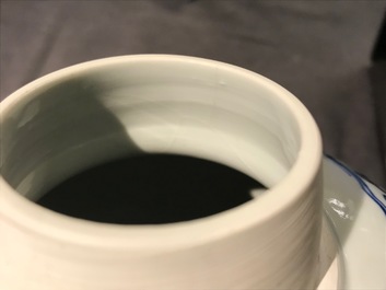 Un pot &agrave; gingembre en porcelaine de Chine bleu et blanc, marque de Jiajing, Kangxi