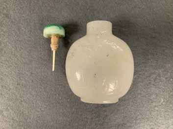 Drie Chinese gestoken witte jade snuifflessen met reli&euml;fdecor, 19/20e eeuw