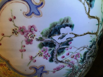Twee grote Chinese famille rose jardini&egrave;res, 19e eeuw