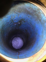 Une grande verseuse 'Duomuhu' en &eacute;maux cloisonn&eacute;s et bronze dor&eacute; incrust&eacute;, R&eacute;publique, 20&egrave;me