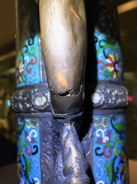 Une grande verseuse 'Duomuhu' en &eacute;maux cloisonn&eacute;s et bronze dor&eacute; incrust&eacute;, R&eacute;publique, 20&egrave;me