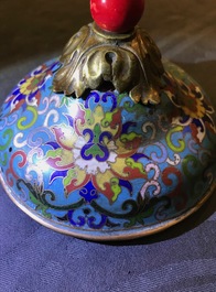 Une grande verseuse 'Duomuhu' en &eacute;maux cloisonn&eacute;s et bronze dor&eacute; incrust&eacute;, R&eacute;publique, 20&egrave;me