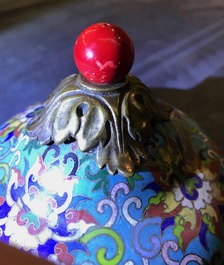 Une grande verseuse 'Duomuhu' en &eacute;maux cloisonn&eacute;s et bronze dor&eacute; incrust&eacute;, R&eacute;publique, 20&egrave;me