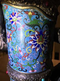 Une grande verseuse 'Duomuhu' en &eacute;maux cloisonn&eacute;s et bronze dor&eacute; incrust&eacute;, R&eacute;publique, 20&egrave;me