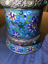 Une grande verseuse 'Duomuhu' en &eacute;maux cloisonn&eacute;s et bronze dor&eacute; incrust&eacute;, R&eacute;publique, 20&egrave;me
