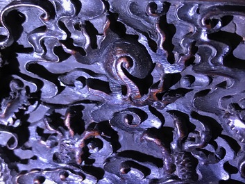 Une bo&icirc;te en bois de zitan aux montures en &eacute;maux cloisonn&eacute;s et anses en bronze dor&eacute;, Qing