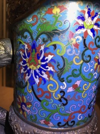 Une grande verseuse 'Duomuhu' en &eacute;maux cloisonn&eacute;s et bronze dor&eacute; incrust&eacute;, R&eacute;publique, 20&egrave;me