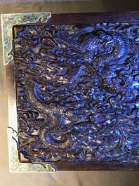 Une bo&icirc;te en bois de zitan aux montures en &eacute;maux cloisonn&eacute;s et anses en bronze dor&eacute;, Qing