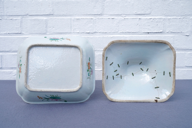 Een 9-delig Chinees famille rose servies met kostbaarhedendecor, Jiaqing/Daoguang
