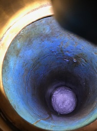 Une grande verseuse 'Duomuhu' en &eacute;maux cloisonn&eacute;s et bronze dor&eacute; incrust&eacute;, R&eacute;publique, 20&egrave;me