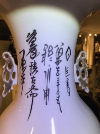 Drie Chinese famille roze vazen met figuren in tuinen, 19/20e eeuw
