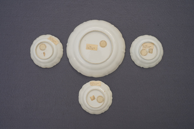 Vier Chinese famille rose koppen, drie schotels en een bord, Qianlong