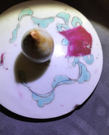 Een diverse collectie Chinees famille rose porselein, 19/20e eeuw