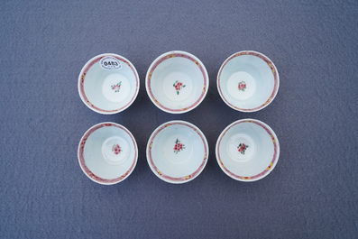 Zes Chinese famille rose koppen en schotels, Yongzheng