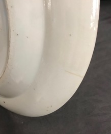 Een 16-delig Chinees Canton famille rose servies, 19e eeuw